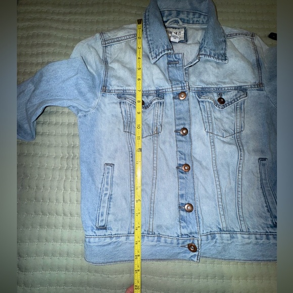 Forever 21 Jean Jacket Women Sz M Pocket Denim Button Up Long Sleeve Light Wash - Picture 12 of 13